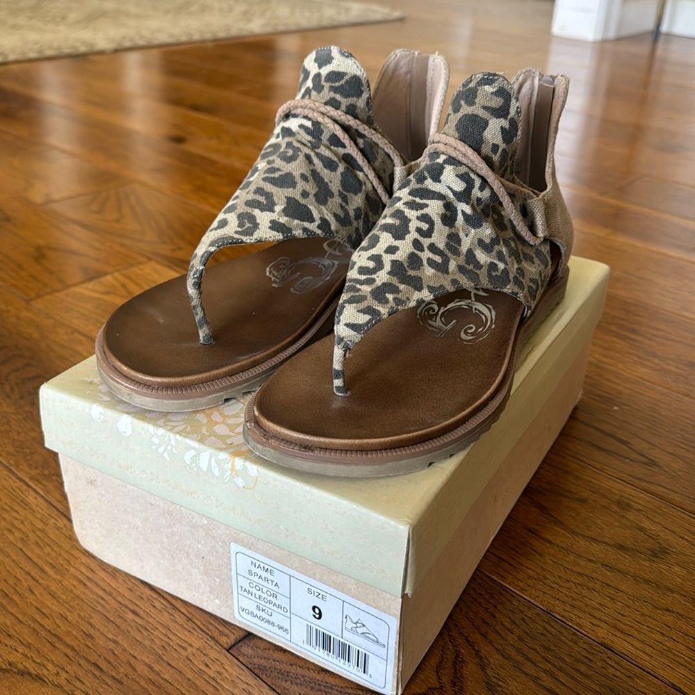Very G Sparta Sandals Tan/Leopard size 9